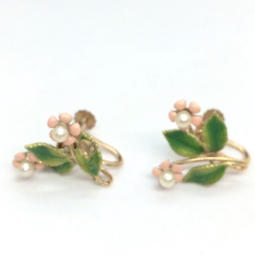 !!SOLD!! VINTAGE KREMENTZ DAUX PEARL PAINTED FLOWER SCREWBACK EARRINGS - Picture 3 of 15